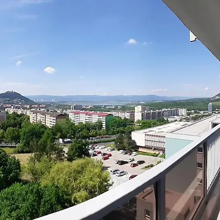 S Balkonem *